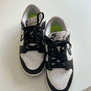 Black panda dunks